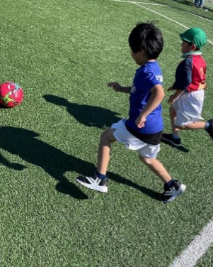 硬筆する香取幼稚園の園児